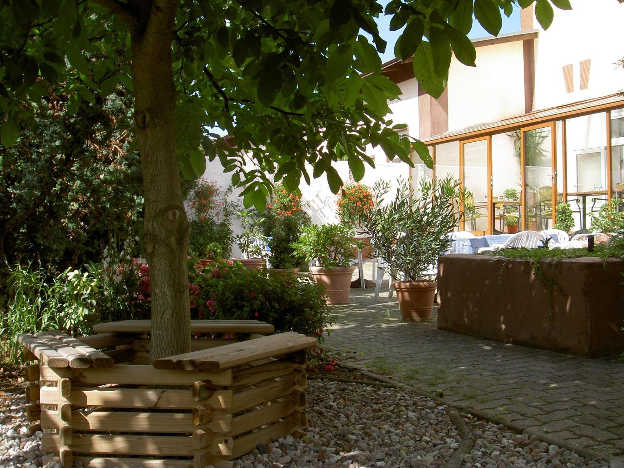 Hotel Gesellschaftshaus 2*